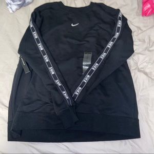 NWT Women’s Nike Crewneck